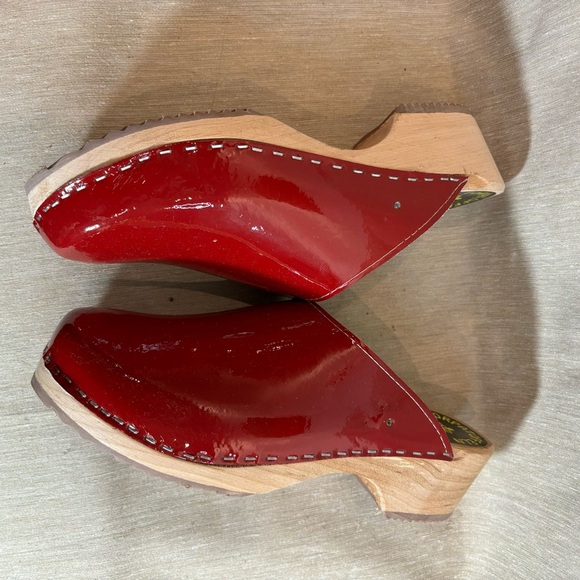 TORPATOFFELN Sz 39 Patent  Leather Wooden Soles Straps Removed Leather Clogs - Picture 8 of 13
